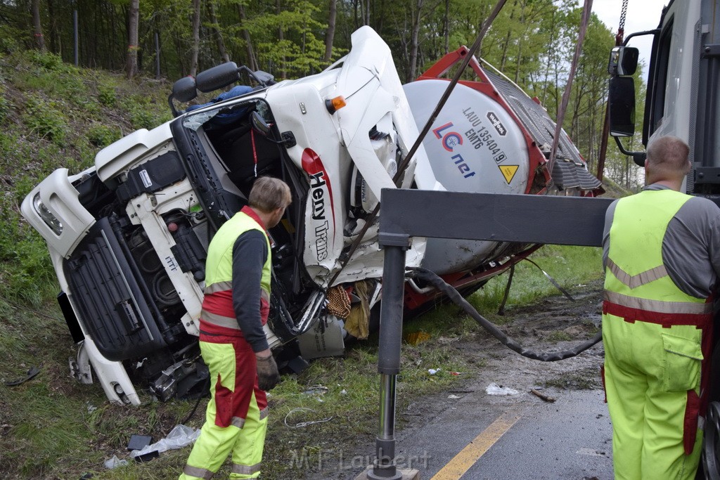 VU Gefahrgut LKW umgestuerzt A 4 Rich Koeln Hoehe AS Gummersbach P422.JPG - Miklos Laubert